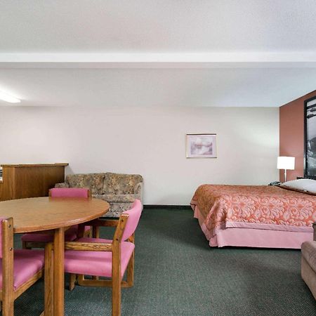 Super 8 By Wyndham Perham Hotel Eksteriør billede
